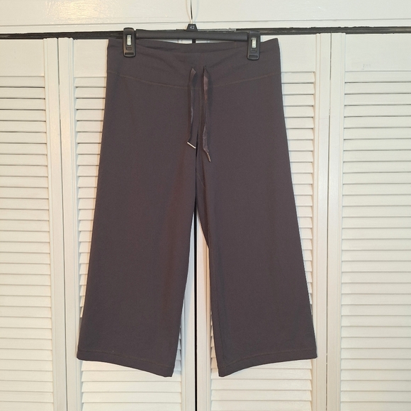 Under Armour Pants - Under Armour Gray Capri Leggings Pants Medium *C3